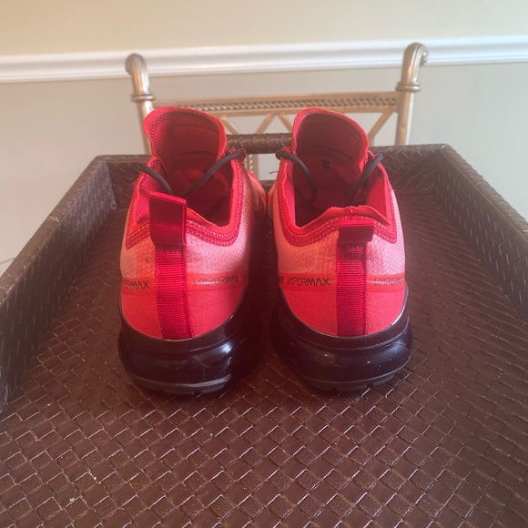 Nike Air VaporMax 2019—-Size 7Y (8.5 womens) - Picture 2 of 13